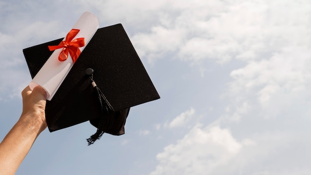 波兰热舒夫信息技术与管理大学在职硕博毕业获得什么证书？