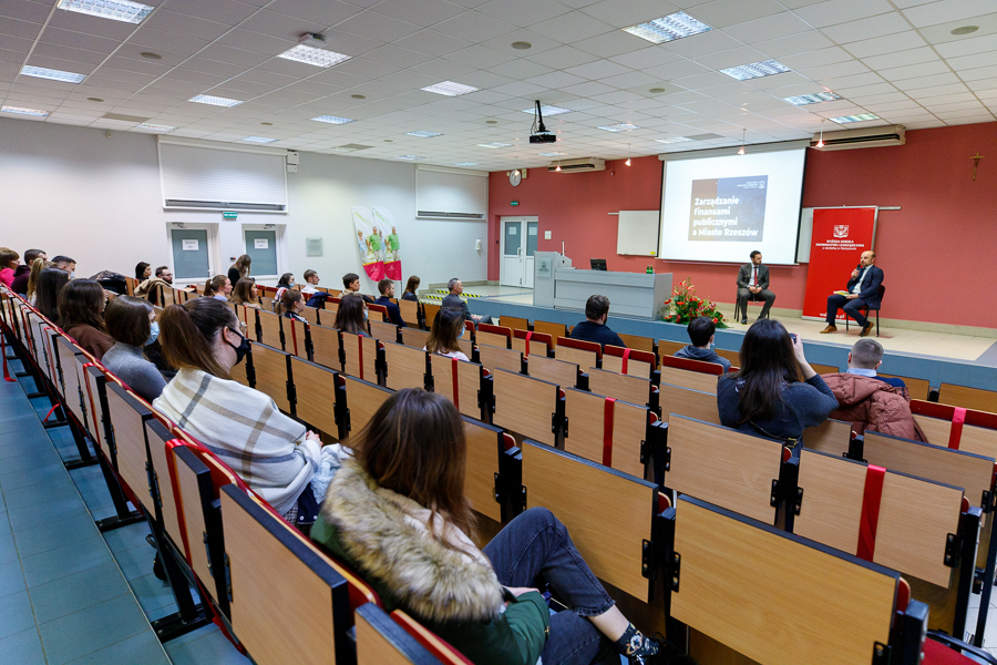报考波兰热舒夫信息技术与管理大学，报考类型一定要弄清楚了！