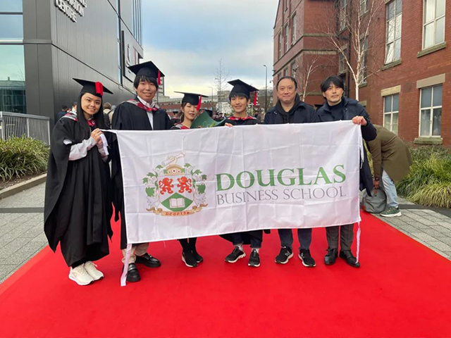 英国中央兰开夏大学（UCLan）迎来了2024年度毕业典礼