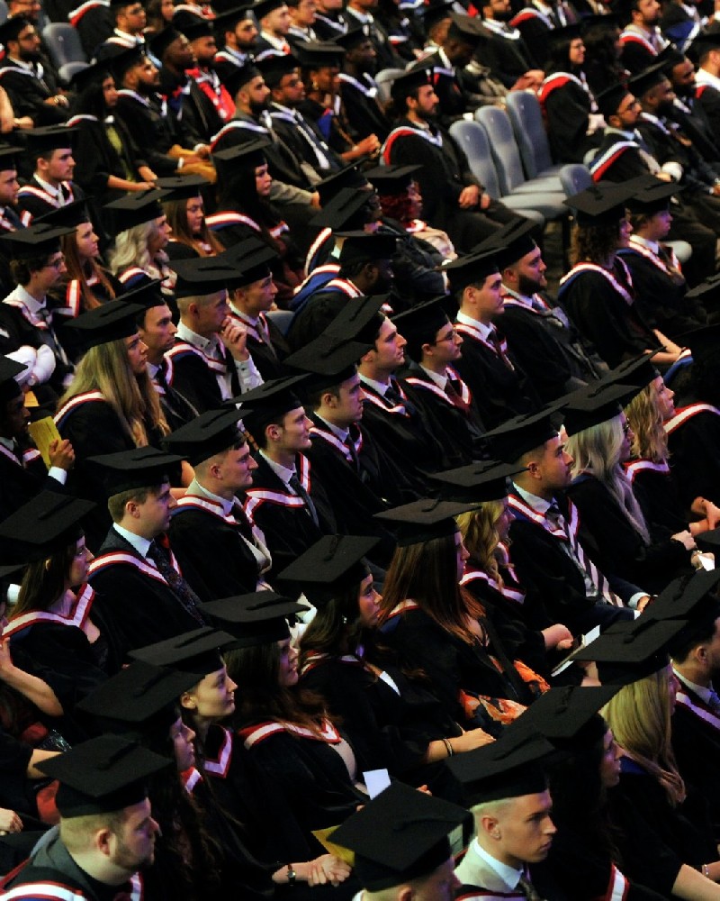 2025年英国格鲁斯特大学毕业典礼回顾：以荣光为序，赴新程之约